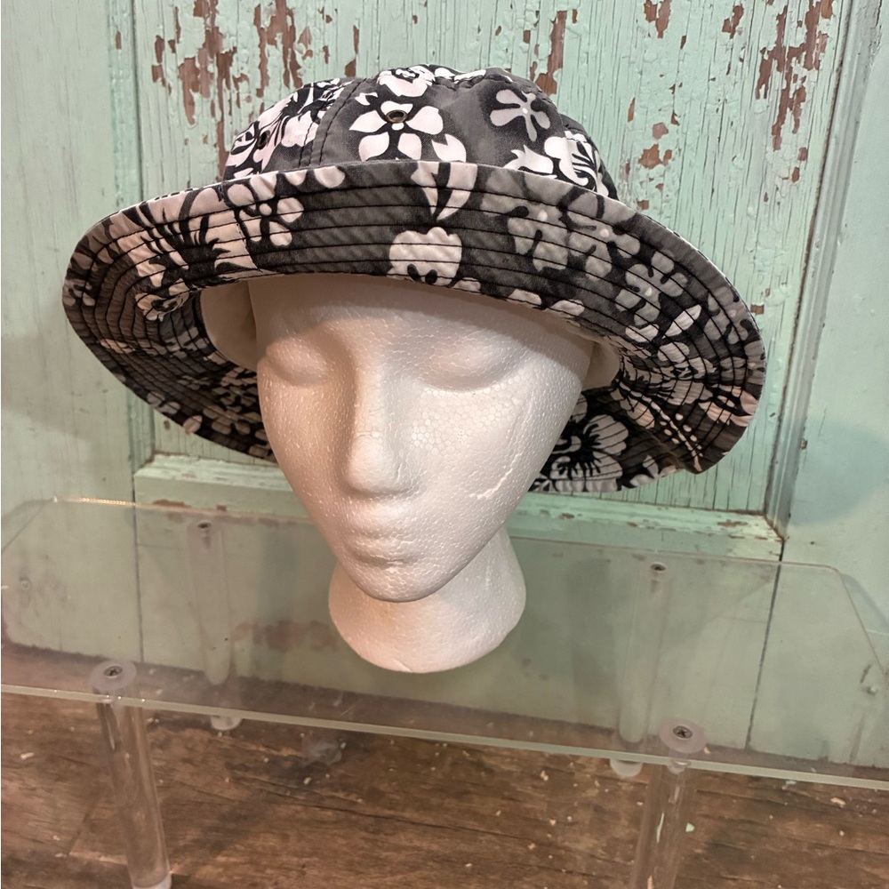 Floral Black and White Men’s Bucket Hat